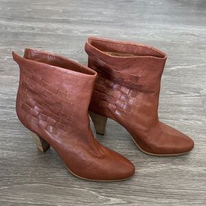 Nine West Tan Leather Ankle Booties